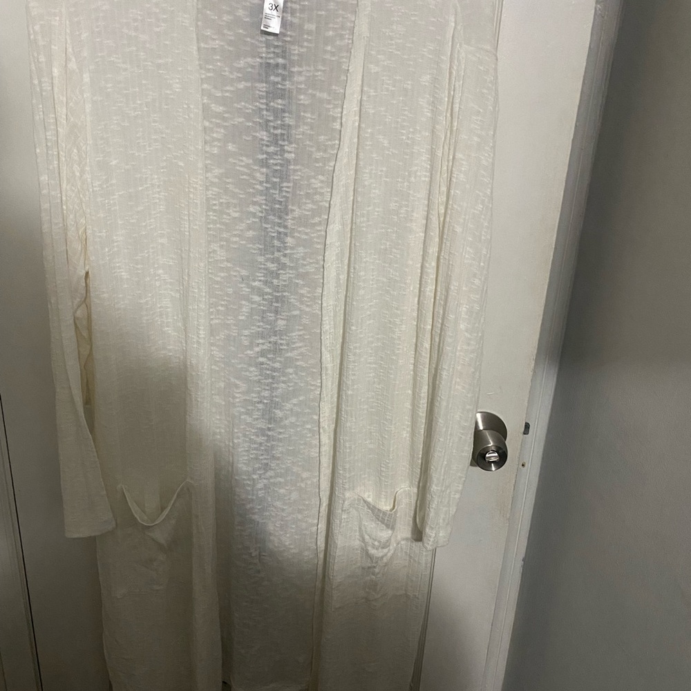 Lightweight women’s cardigan  in size 3X available will fit 2XL -3XL - Picture 3 of 3